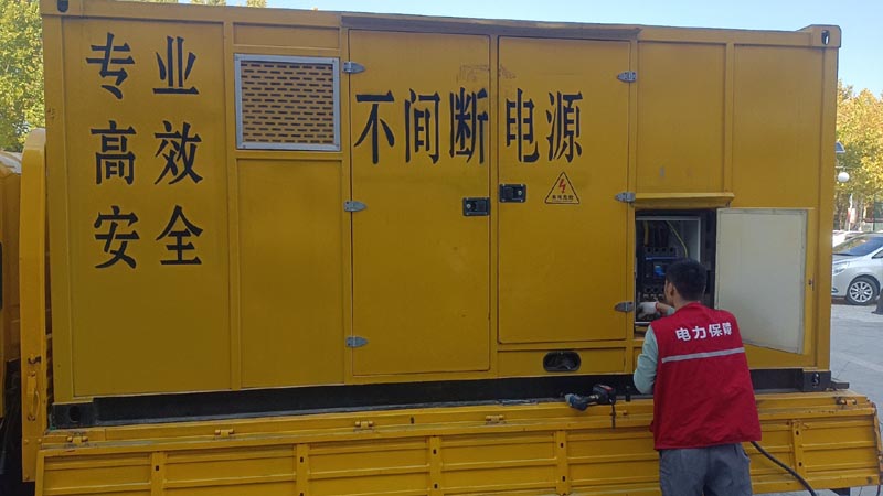 铜梁柴油发电机组和UPS电源配合使用时，如何避免切换过程中的电力中断？